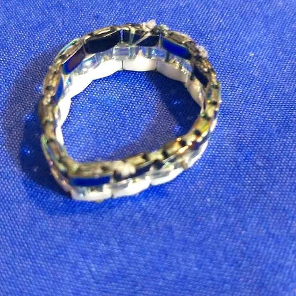 Beaded Ring -Black, White, and Gray Size 7 1/2 - Picture 3 of 4